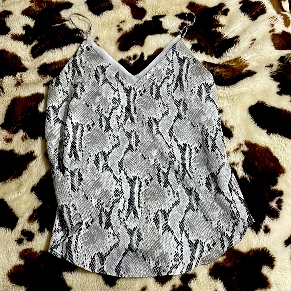 A cute tank top great for summer days!!